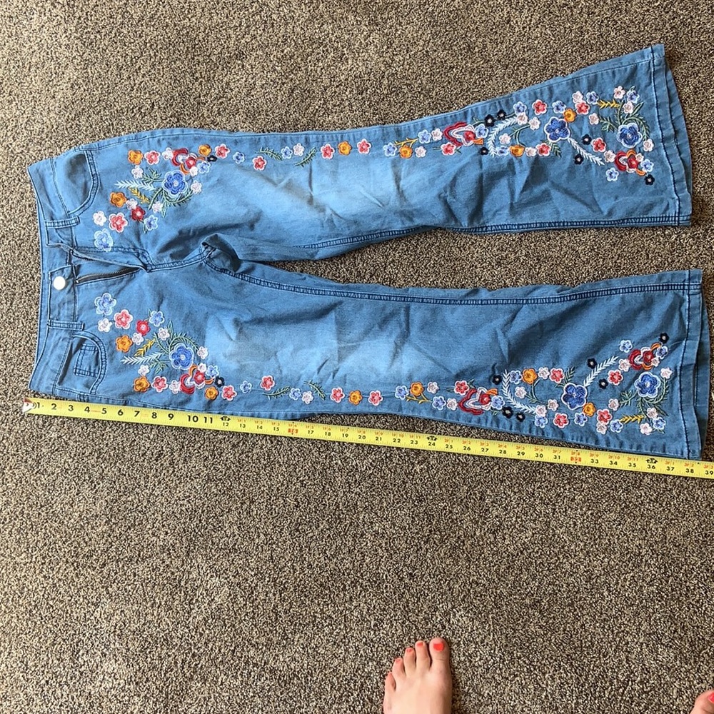 Flower embroidered high rise flare jeans - Picture 8 of 13